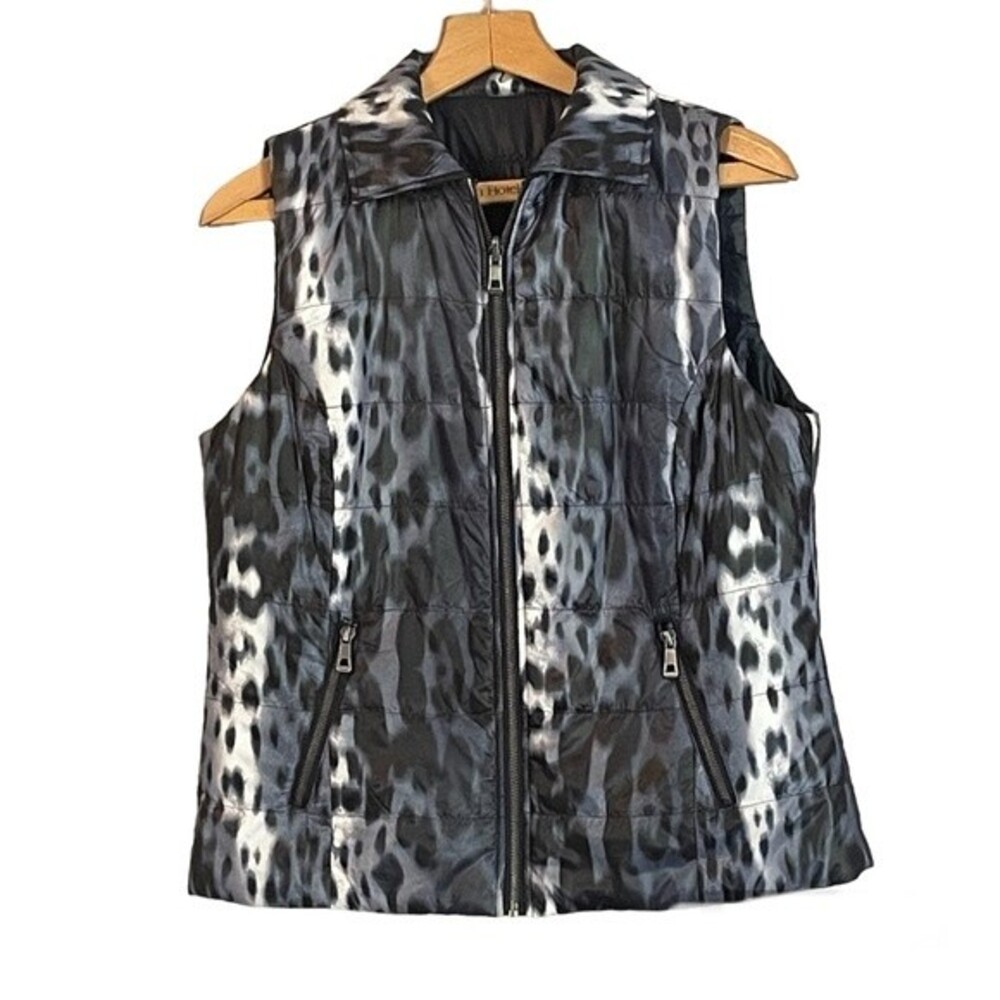 Conrad C Collection reversible puffer vest. Deep navy, grey & white. Women’s 6.